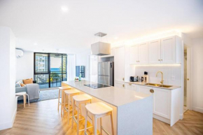 2BR Burleigh Beachside Apartment With Views with Pool
